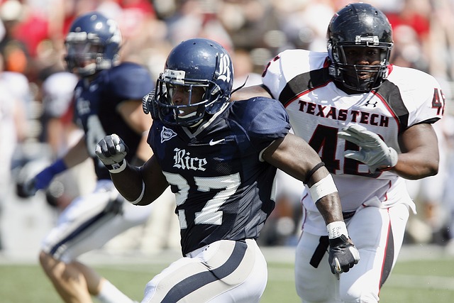 扛起球队！字母哥半场10中8，得到19分8篮板3助攻